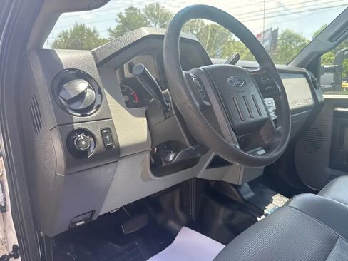Used 2016 Ford F550 2WD Crew Cab Super Duty image 10