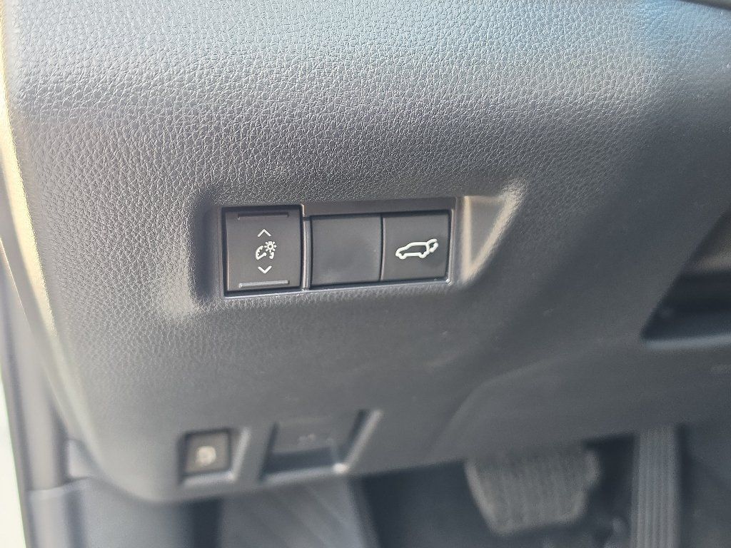 New 2026 Toyota RAV4 SE w/ Convenience Package FWD image 19
