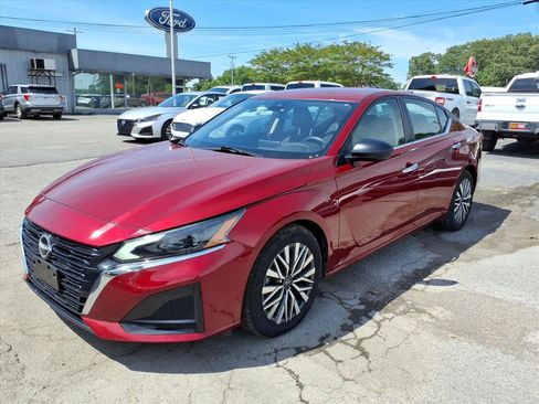 Used 2024 Nissan Altima 2.5 SV FWD image 1