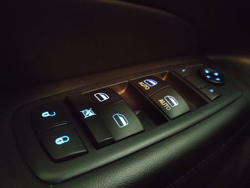 Used 2018 Jeep Grand Cherokee Limited image 27