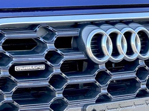 Used 2023 Audi Q5 2.0T Premium w/ Convenience Package image 2