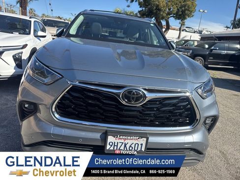 Used 2023 Toyota Highlander Limited image 7