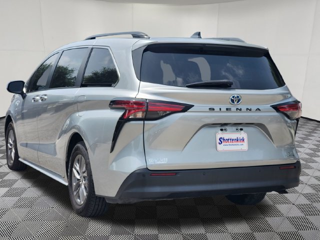 Used 2022 Toyota Sienna XLE FWD image 8