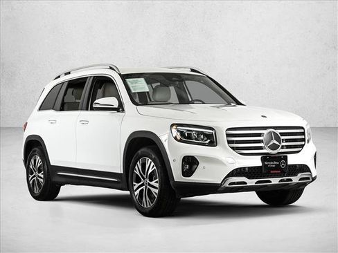 Used 2025 Mercedes-Benz GLB 250 4MATIC image 3