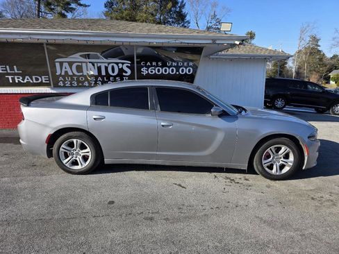 Used 2016 Dodge Charger SE w/ Popular Equipment Group image 4