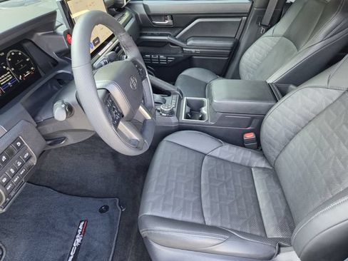 Used 2025 Toyota Tacoma TRD Off-Road AWD/4WD image 9