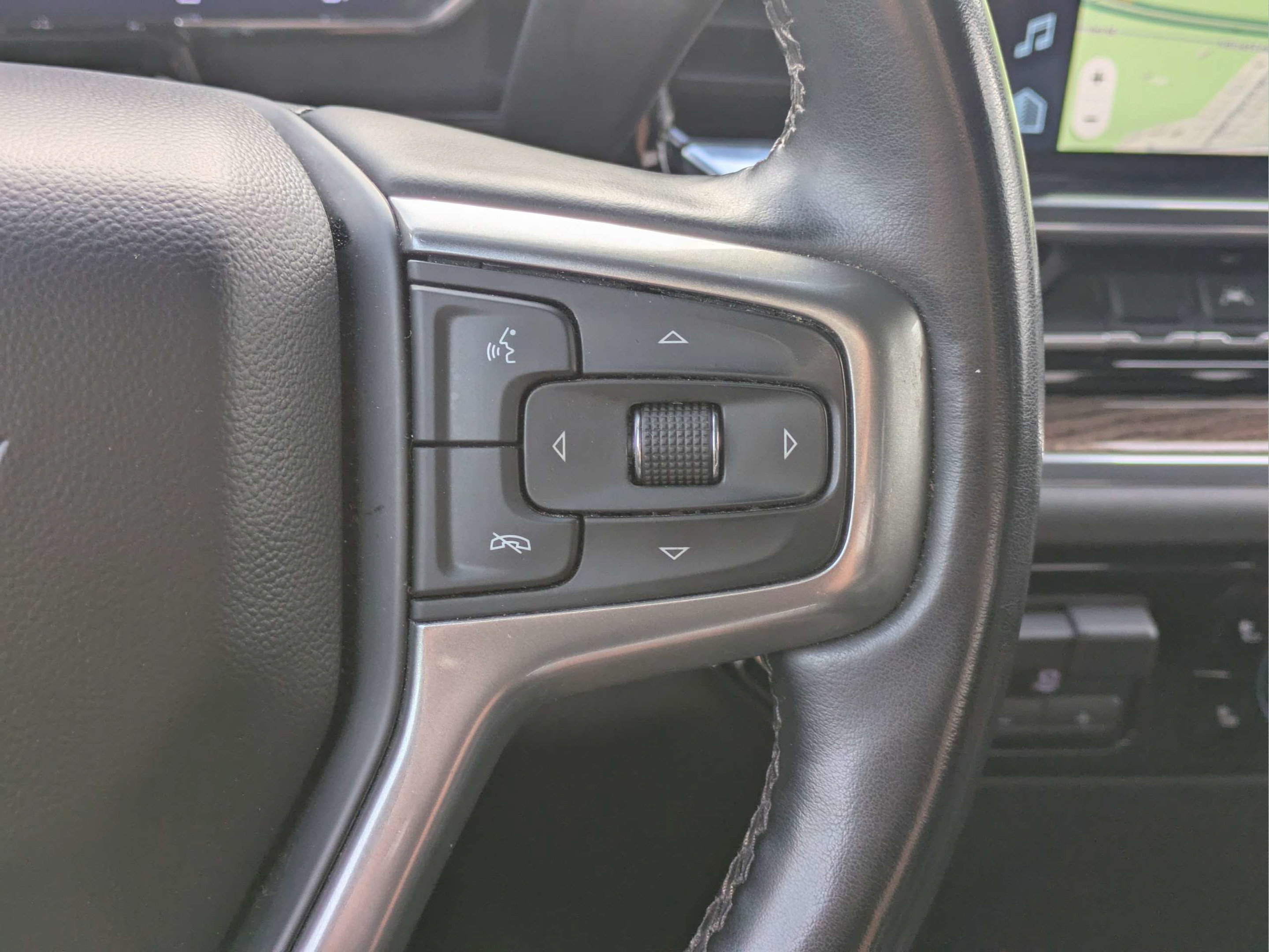 Used 2025 Chevrolet Silverado 1500 LT AWD/4WD image 25