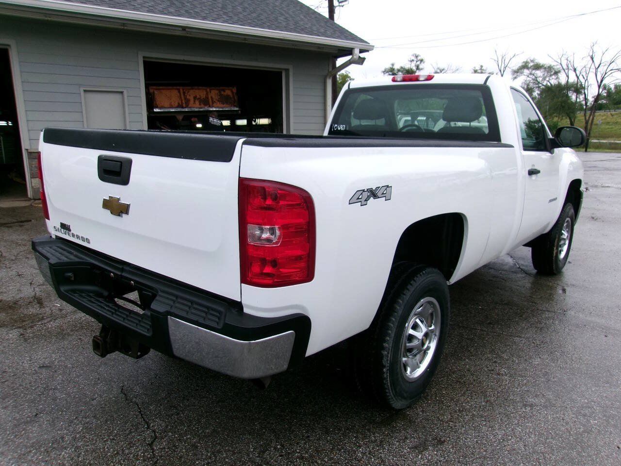 Used 2011 Chevrolet Silverado 2500 W/T w/ Snow Plow Prep Package AWD/4WD image 2