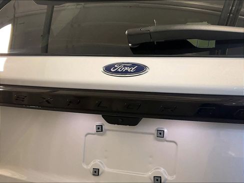 Used 2025 Ford Explorer Platinum w/ LUX Leather Package image 30