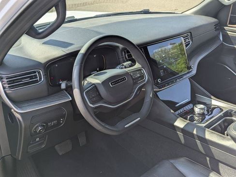 Used 2023 Jeep Wagoneer L Series II AWD/4WD image 13