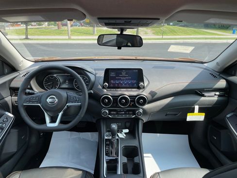 Used 2023 Nissan Sentra SR w/ SR Premium Package FWD image 21