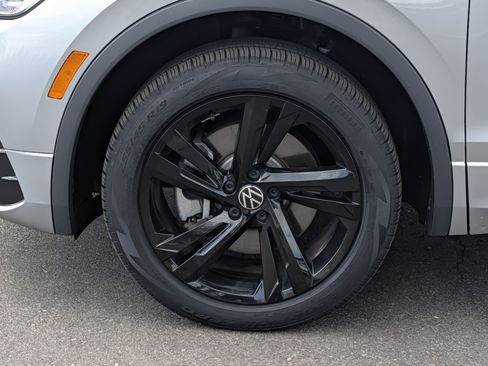 Certified 2023 Volkswagen Tiguan SE R-Line AWD/4WD image 15