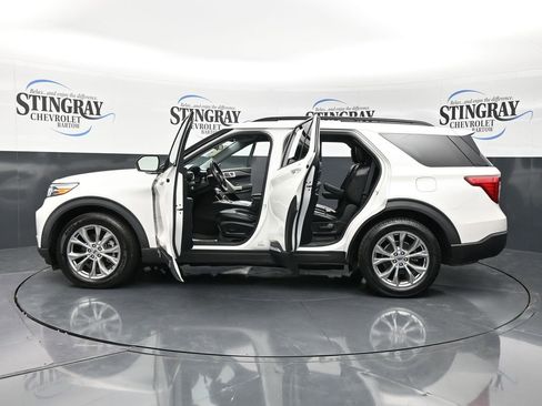 Used 2021 Ford Explorer XLT w/ Equipment Group 202A RWD image 31
