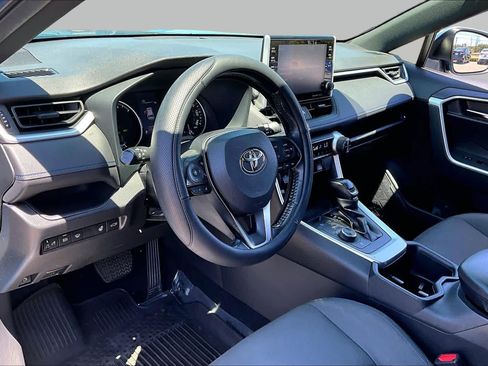 Used 2022 Toyota RAV4 SE w/ Convenience Package AWD/4WD image 17