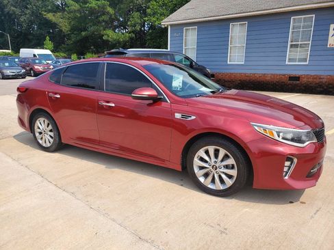 Used 2018 Kia Optima S FWD image 3