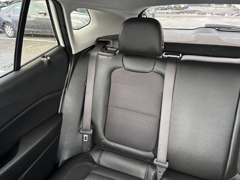 Used 2025 Chevrolet Trax LT FWD image 39