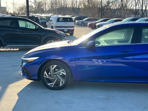 Certified 2025 Hyundai Elantra SEL image 7
