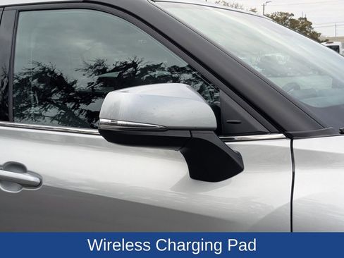 Used 2022 Toyota Highlander XLE image 12