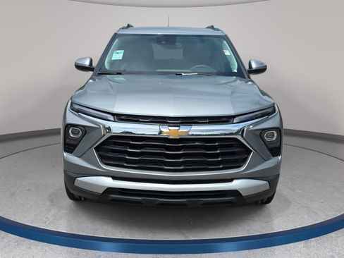 Used 2025 Chevrolet TrailBlazer LT AWD/4WD image 2
