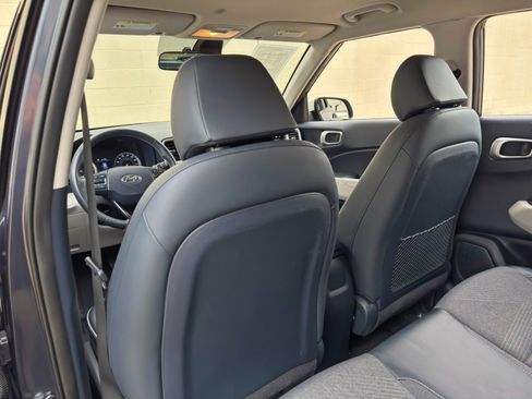 Used 2022 Hyundai Venue Limited FWD image 31