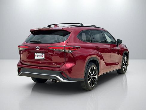 Used 2021 Toyota Highlander XSE FWD image 5