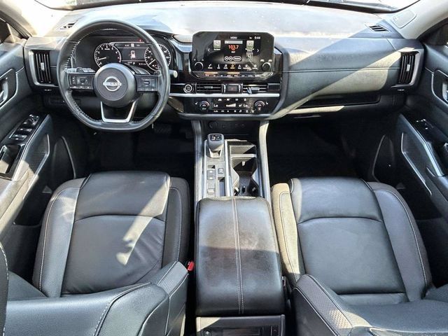 Used 2024 Nissan Pathfinder SL w/ SL Premium Package FWD image 4