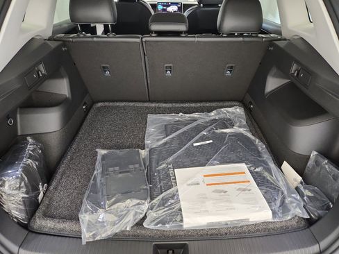 New 2025 Volkswagen Tiguan SE image 34