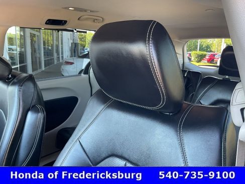 Used 2024 Chrysler Pacifica Touring-L FWD image 35