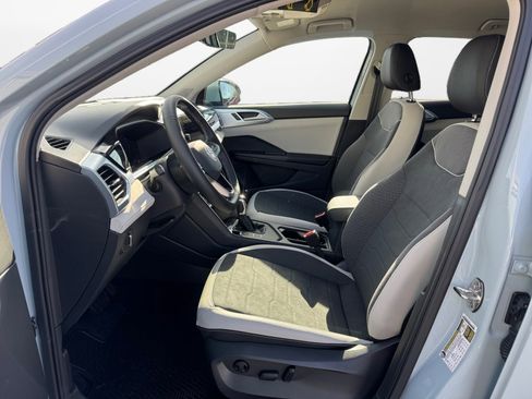 New 2026 Volkswagen Taos SE image 9