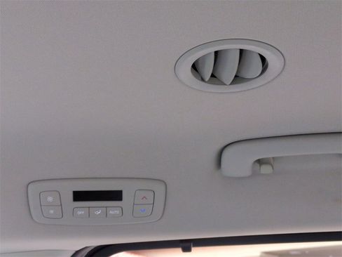 Certified 2026 Kia Carnival EX image 20