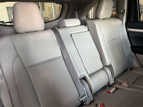 Used 2019 Toyota Highlander XLE AWD/4WD image 39