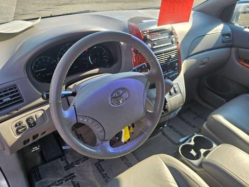 Used 2006 Toyota Sienna XLE w/ XLE Pkg 9 AWD/4WD image 34