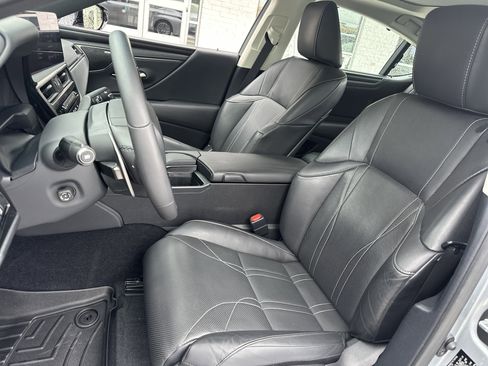 Used 2022 Lexus ES 350 Ultra Luxury image 10