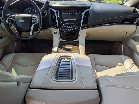 Used 2020 Cadillac Escalade Luxury AWD/4WD image 17