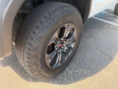 Used 2025 GMC Canyon Elevation w/ Convenience Package RWD image 9