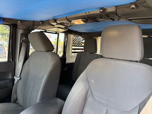 Used 2015 Jeep Wrangler Unlimited Sport w/ Quick Order Package 23S AWD/4WD image 18