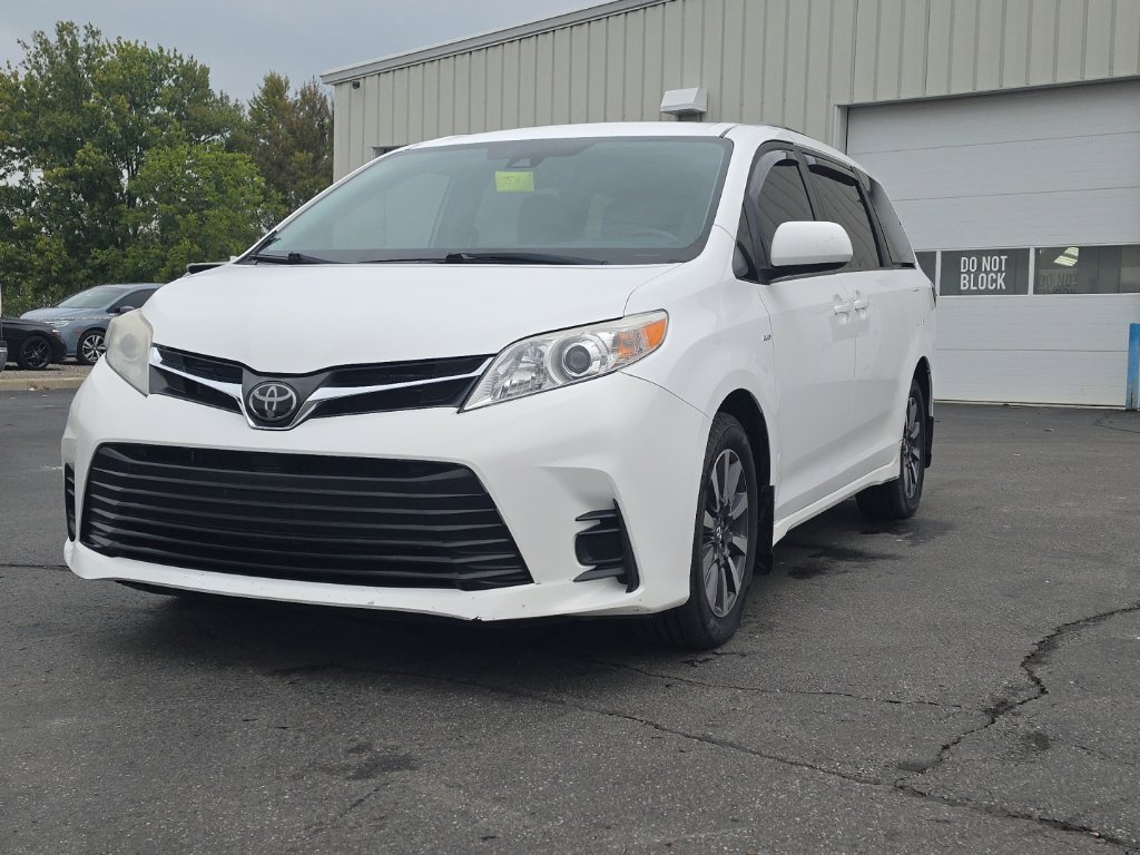 Used 2019 Toyota Sienna LE AWD/4WD image 3