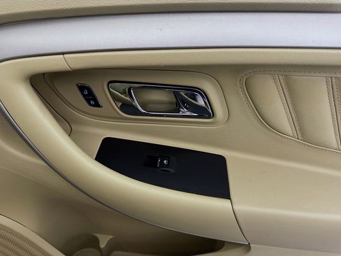 Used 2017 Ford Taurus SE image 30