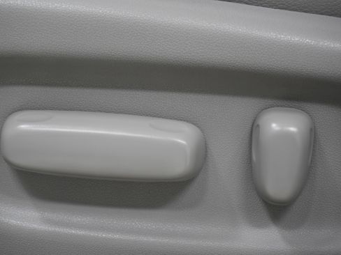Used 2013 Toyota Highlander Limited FWD image 16