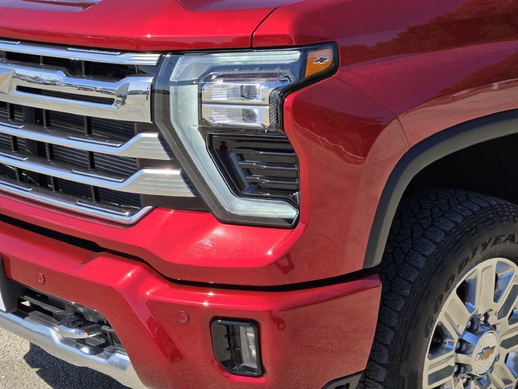 Used 2025 Chevrolet Silverado 3500 High Country w/ High Country Premium Package AWD/4WD image 9