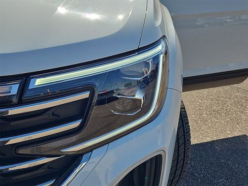 Used 2025 Volkswagen Atlas SE image 31