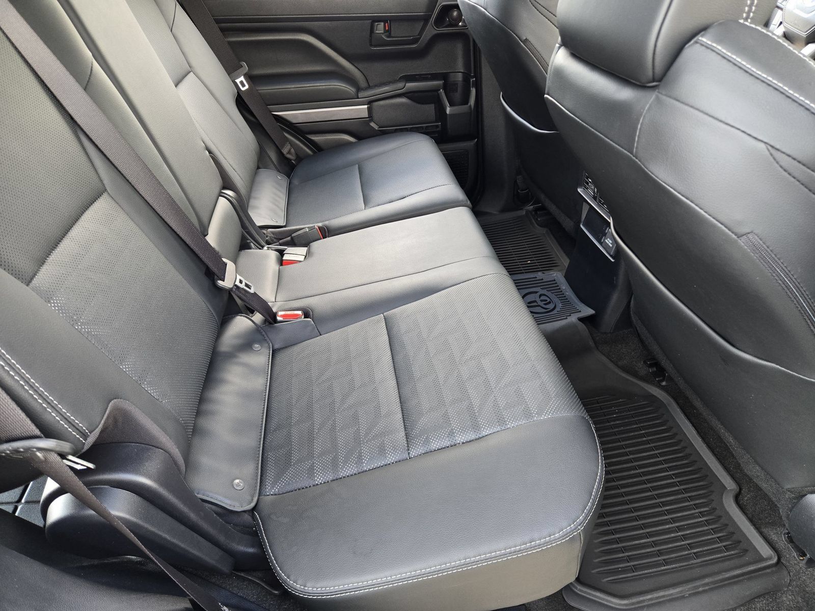 Used 2025 Toyota 4Runner TRD Off-Road Premium AWD/4WD image 32
