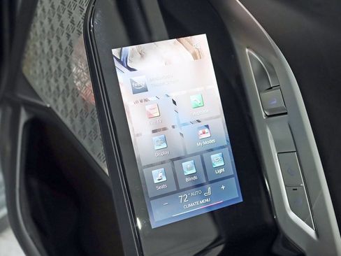 Used 2024 BMW i7 xDrive60 w/ Executive Package image 42