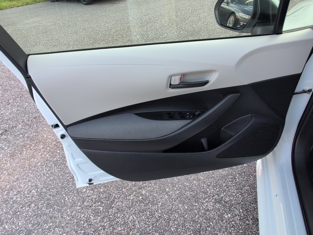 Used 2022 Toyota Corolla LE FWD image 17