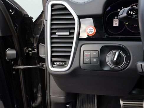 Certified 2023 Porsche Cayenne Turbo S image 34