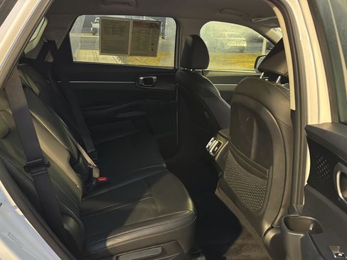 Used 2024 Kia Sorento S image 11