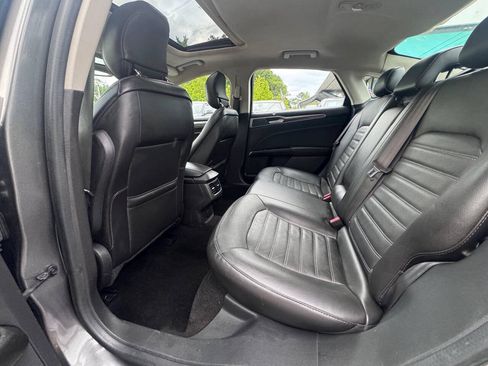 Used 2014 Ford Fusion SE w/ Equipment Group 202A FWD image 8