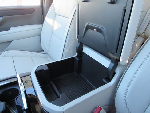 New 2026 GMC Yukon XL Denali w/ Denali Reserve Package image 27