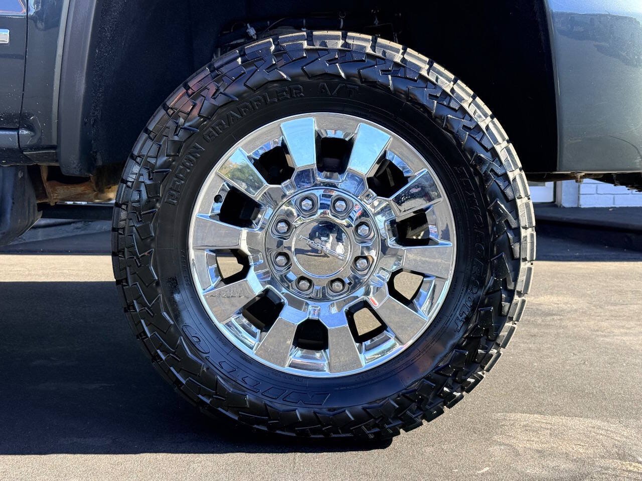 Used 2018 GMC Sierra 2500 Denali w/ Duramax Plus Package AWD/4WD image 15