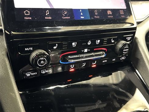 Used 2023 Jeep Grand Cherokee L Overland image 22